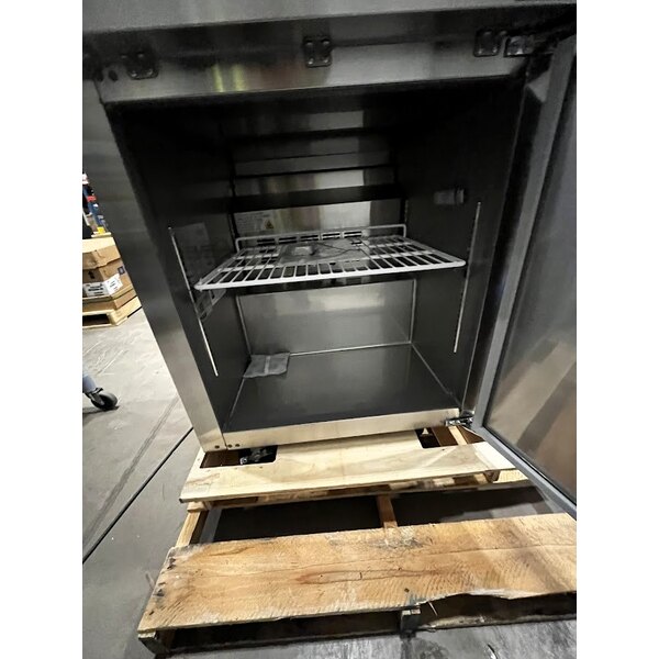 Scratch and Dent Avantco SS-UC-27R-HC 27" Undercounter Refrigerator