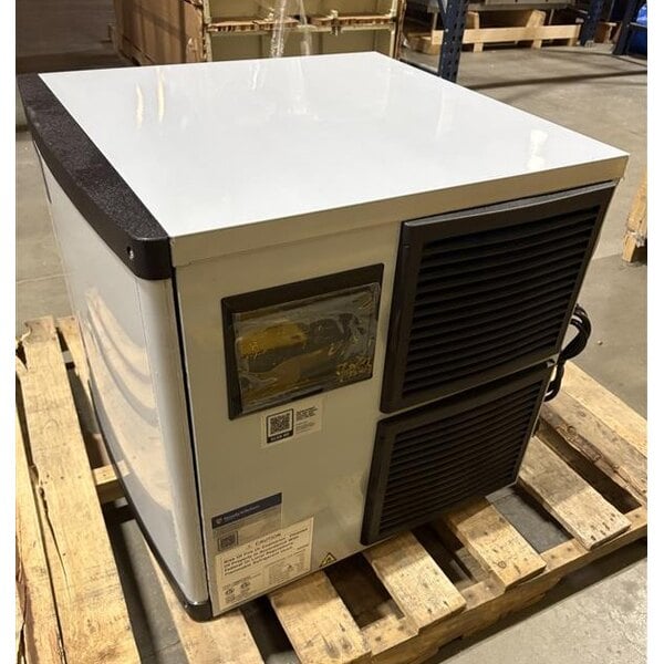 Scratch and Dent Avantco Ice MC-H-422-A 22" Air Cooled Modular Half Cube Ice Machine - 420 lb.