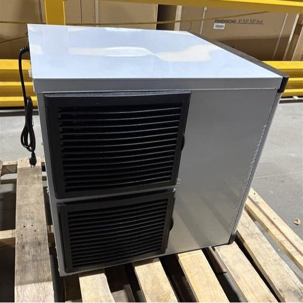 Scratch and Dent Avantco Ice MC-H-422-A 22" Air Cooled Modular Half Cube Ice Machine - 420 lb.