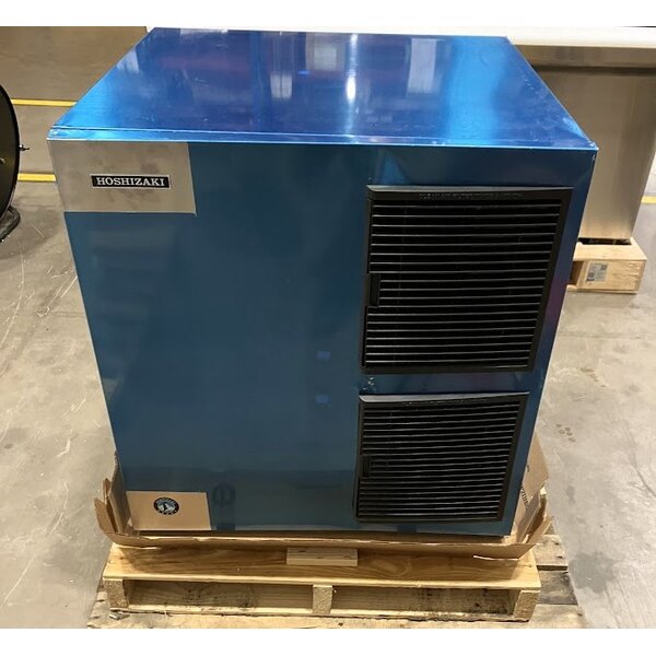 Scratch and Dent Hoshizaki KM-901MAJ 30" Air Cooled Crescent Cube Ice Machine - 950 lb.