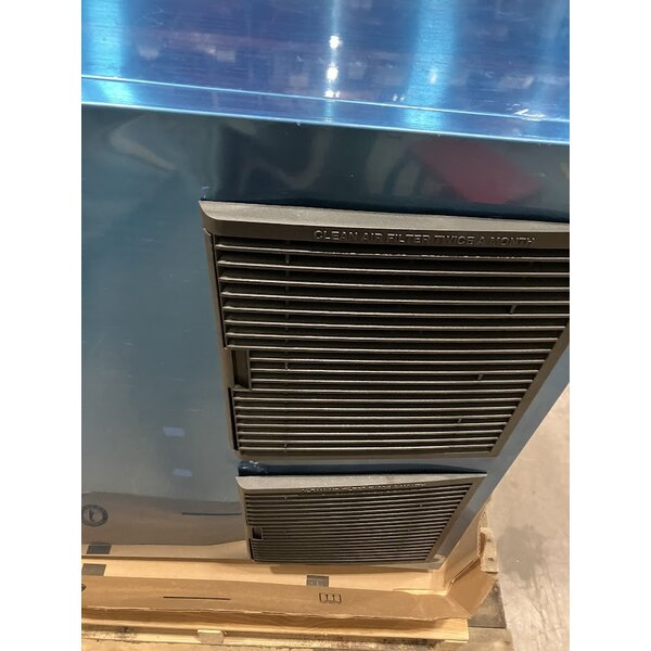 Scratch and Dent Hoshizaki KM-901MAJ 30" Air Cooled Crescent Cube Ice Machine - 950 lb.
