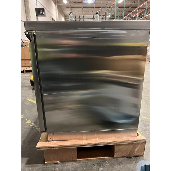 Scratch and Dent Avantco ZUC-48R-HC 48" Front Breathing Undercounter Refrigerator