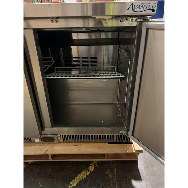 Scratch and Dent Avantco ZUC-48R-HC 48" Front Breathing Undercounter Refrigerator