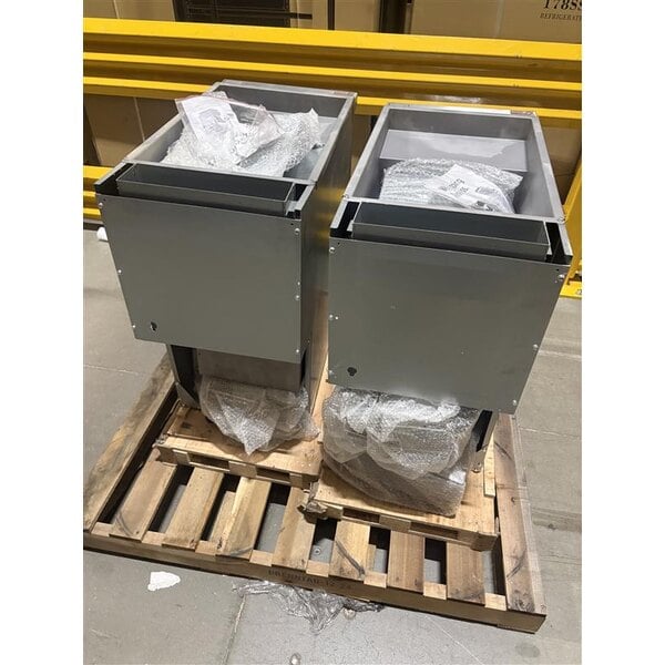 Scratch and Dent Avantco F4-ES-N 45-50 lb. Natural Gas Stainless Steel Floor Fryer - 85,000 BTU