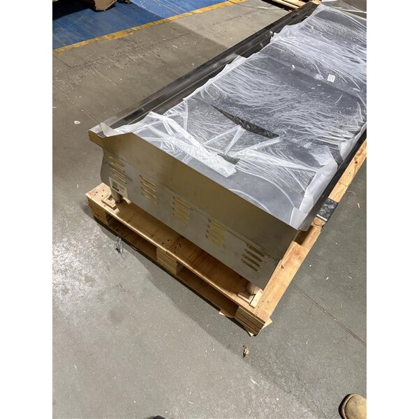 Scratch and Dent Avantco EG60C 60" Electric Countertop Griddle - 208V, 17,500W