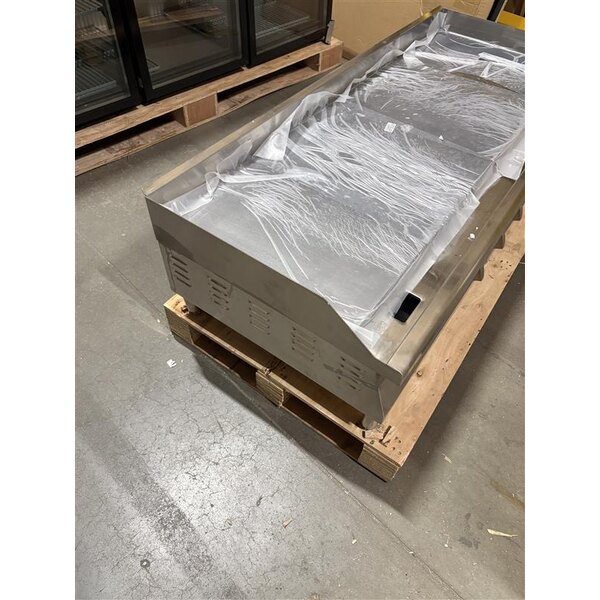 Scratch and Dent Avantco EG60C 60" Electric Countertop Griddle - 208V, 17,500W