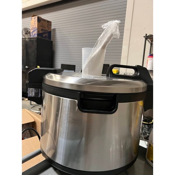 Scratch and Dent Avantco RCSB90 90 Cup (45 Cup Raw) Digital Electric Rice Cooker / Warmer with Hinged Lid - 240V, 2,500W