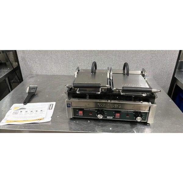 Scratch and Dent Waring WFG300 Tostato Ottimo Smooth Top & Bottom Dual Panini Sandwich Grill - 17" x 9 1/4" Cooking Surface - 240V, 3120W