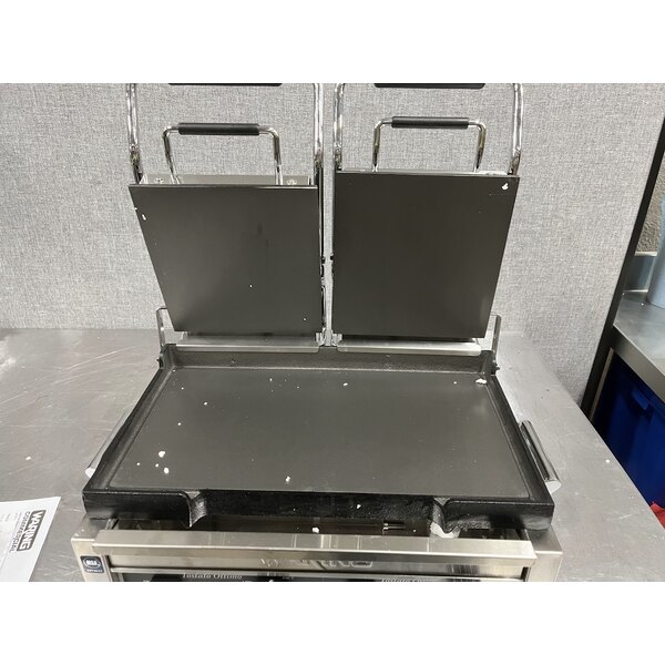 Scratch and Dent Waring WFG300 Tostato Ottimo Smooth Top & Bottom Dual Panini Sandwich Grill - 17" x 9 1/4" Cooking Surface - 240V, 3120W