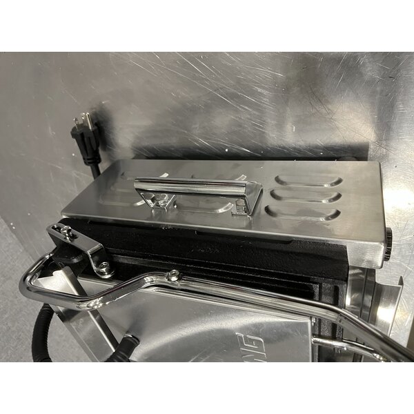 Scratch and Dent Waring WFG300 Tostato Ottimo Smooth Top & Bottom Dual Panini Sandwich Grill - 17" x 9 1/4" Cooking Surface - 240V, 3120W