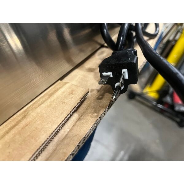 Scratch and Dent Avantco EG24N 24" Electric Countertop Griddle - 208/240V, 2675W-3560W