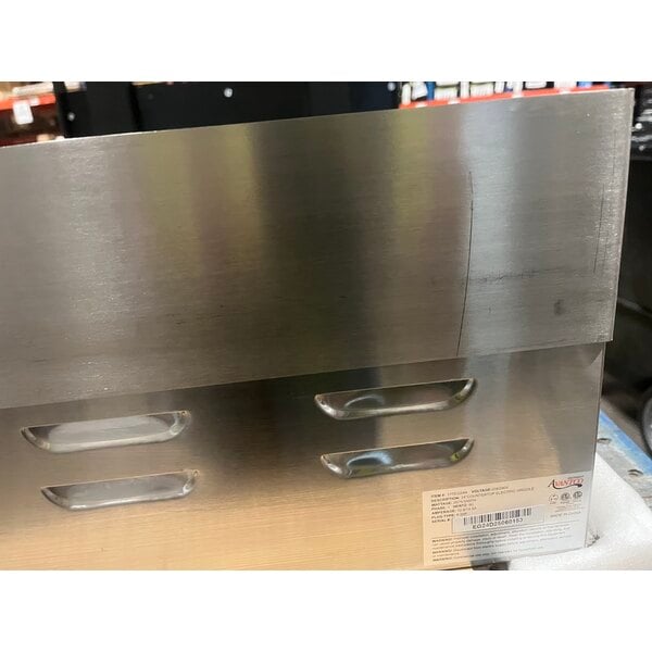 Scratch and Dent Avantco EG24N 24" Electric Countertop Griddle - 208/240V, 2675W-3560W