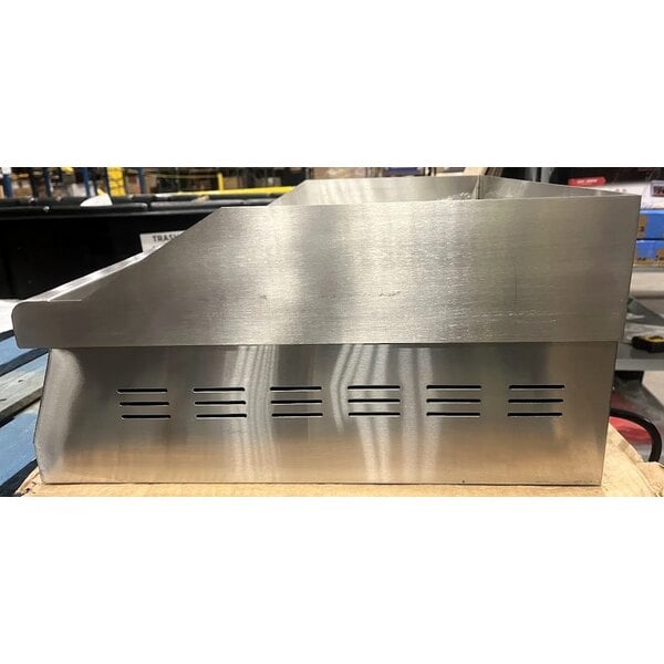 Scratch and Dent Avantco EG24N 24" Electric Countertop Griddle - 208/240V, 2675W-3560W