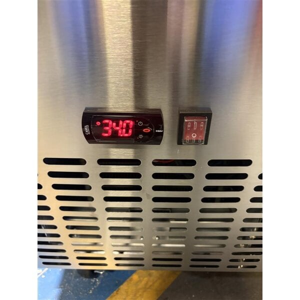 Scratch and Dent Avantco APPT-71-HC 71" 2 Door Refrigerated Pizza Prep Table