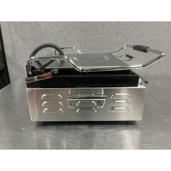 Scratch and Dent Waring WFG250 Tostato Supremo Large Smooth Top & Bottom Panini Grill - 14 1/2" x 11" Cooking Surface - 120V, 1800W