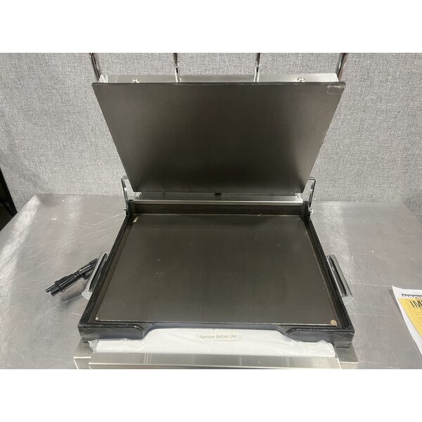 Scratch and Dent Waring WFG250 Tostato Supremo Large Smooth Top & Bottom Panini Grill - 14 1/2" x 11" Cooking Surface - 120V, 1800W