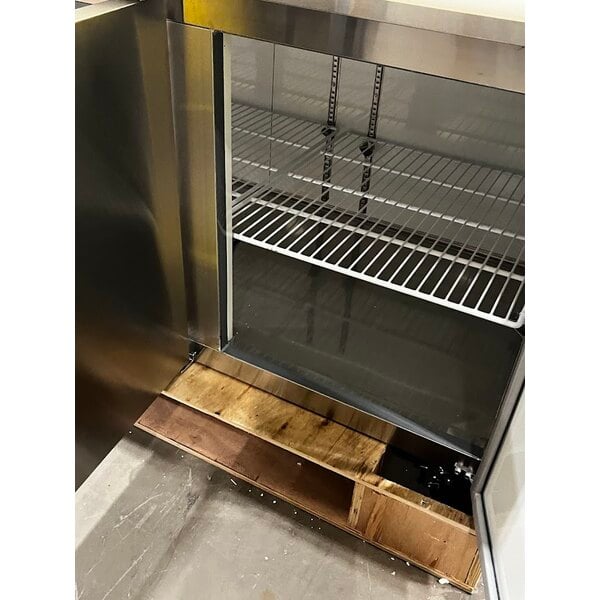 Scratch and Dent Avantco APPT-91-HC 92" 3 Door Refrigerated Pizza Prep Table