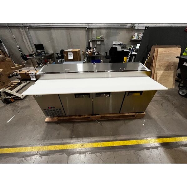 Scratch and Dent Avantco APPT-91-HC 92" 3 Door Refrigerated Pizza Prep Table