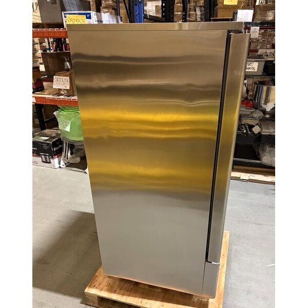 Scratch and Dent Avantco SF-10 31" Reach-In Blast Chiller / Freezer 88 lb. / 77 lb.