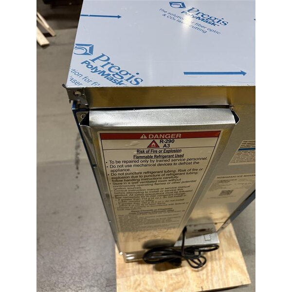 Scratch and Dent Hoshizaki AM-50BAK 14 7/8" Air Cooled Undercounter Top Hat Cube Ice Machine with 27 lb. Bin - 54 lb.