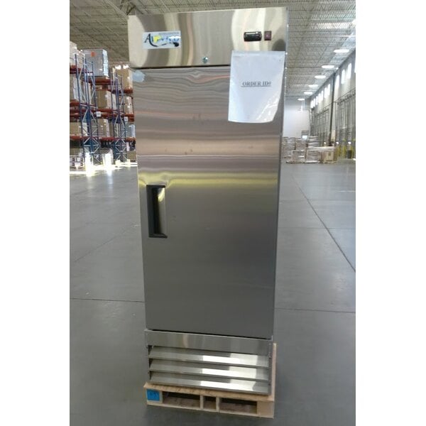 Scratch and Dent Avantco A-19F-HC 29" Solid Door Reach-In Freezer