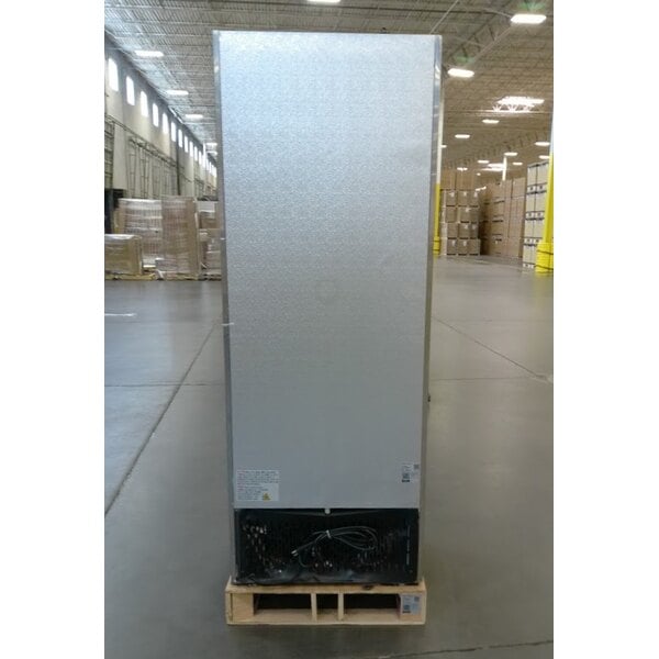 Scratch and Dent Avantco A-19F-HC 29" Solid Door Reach-In Freezer