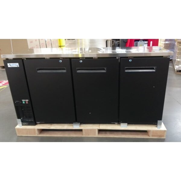 Scratch and Dent Avantco UDD-72-HC (2) Double Tap Kegerator Beer Dispenser - Black, (3) 1/2 Keg Capacity