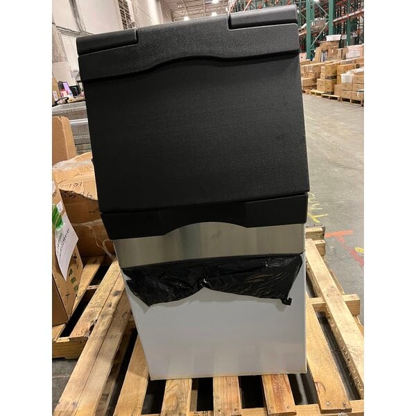 Scratch and Dent Avantco Ice BIN40022 22" Ice Storage Bin with Metallic Alloy Exterior - 383 lb.