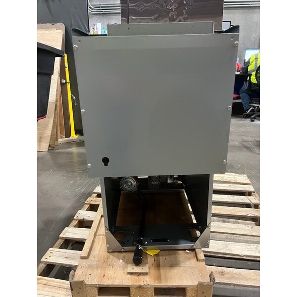 Scratch and Dent Avantco F4-ES-P 45-50 lb. Liquid Propane Stainless Steel Floor Fryer - 85,000 BTU