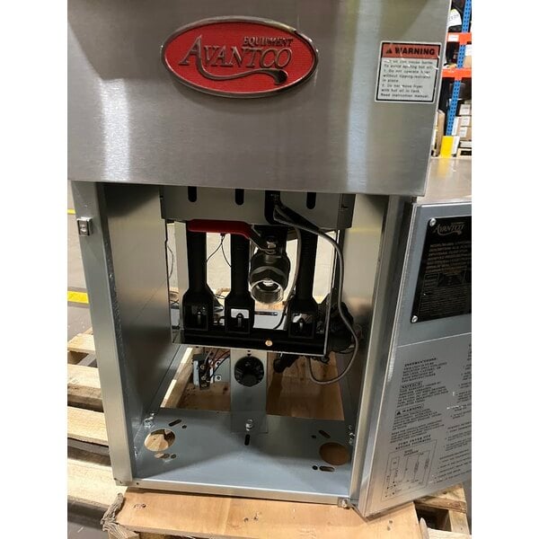 Scratch and Dent Avantco F4-ES-P 45-50 lb. Liquid Propane Stainless Steel Floor Fryer - 85,000 BTU