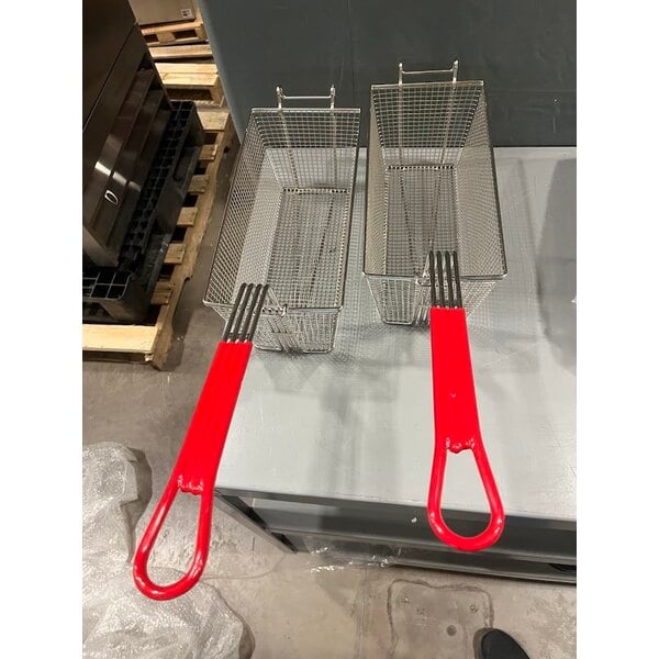 Scratch and Dent Avantco F4-ES-P 45-50 lb. Liquid Propane Stainless Steel Floor Fryer - 85,000 BTU