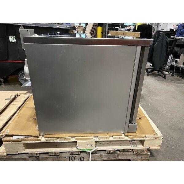 Scratch and Dent MainStreet Equipment EC1-D Single Deck Electric Full Size Convection Oven with Legs - 240V, 1 / 3 Phase