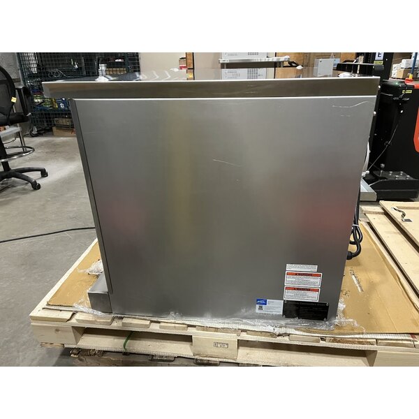 Scratch and Dent MainStreet Equipment EC1-D Single Deck Electric Full Size Convection Oven with Legs - 240V, 1 / 3 Phase