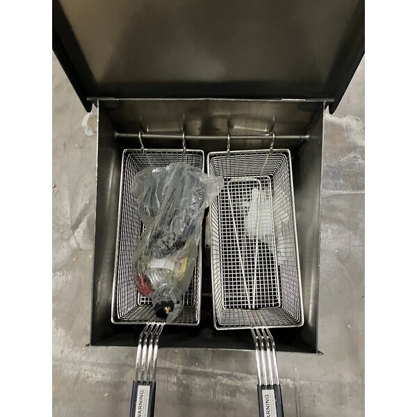 Scratch and Dent Backyard Pro BPF4G 4 Gallon Steel Liquid Propane Outdoor Deep Fryer - 90,000 BTU