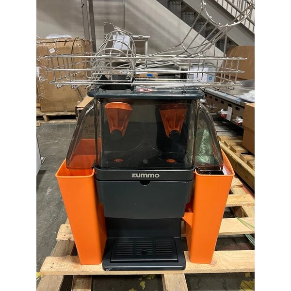 Scratch and Dent Zummo Z06-NOR Z06 Nature Orange Commercial Juicer - 10 Fruits / Minute