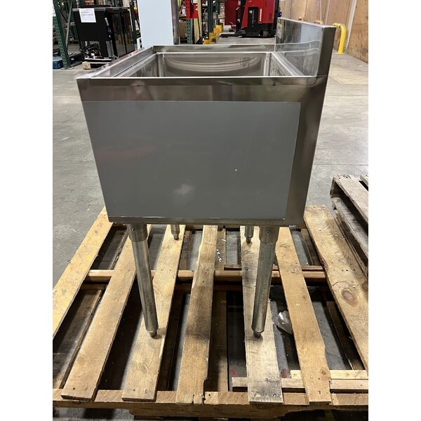 Scratch and Dent Regency 18" x 24" Underbar Ice Bin with 7 Circuit Post-Mix Cold Plate, Bottle Holders, and Sliding Lid - 51 lb.