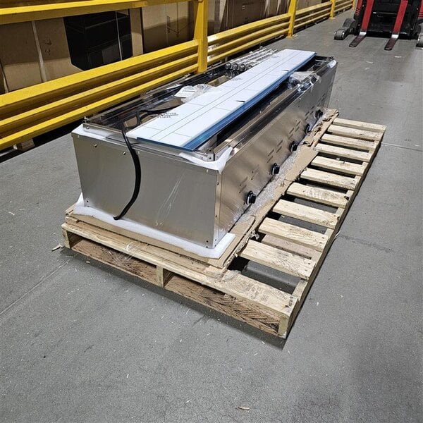 Scratch and Dent Avantco STE-5SG Five Pan Open Well Electric Steam Table with Undershelf, Overshelf, and Sneeze Guard - 208/240V, 3750W