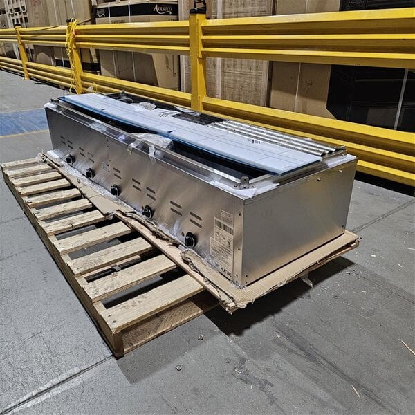 Scratch and Dent Avantco STE-5SG Five Pan Open Well Electric Steam Table with Undershelf, Overshelf, and Sneeze Guard - 208/240V, 3750W