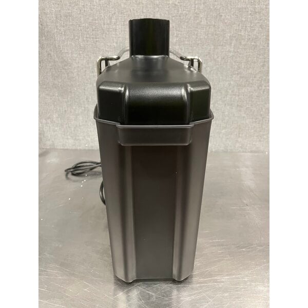 Scratch and Dent AvaMix JE700 Continuous Feed Juice Extractor with Pulp Ejection - 120V