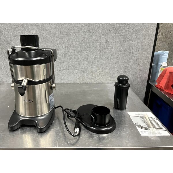 Scratch and Dent AvaMix JE700 Continuous Feed Juice Extractor with Pulp Ejection - 120V