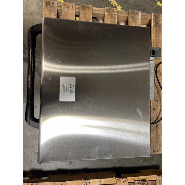 Scratch and Dent Cadco VariKwik VK-120 Stainless Steel Countertop High-Speed Oven with Touchscreen - 1,920W, 120V