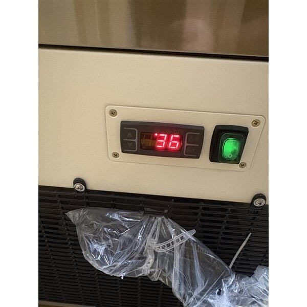 Scratch and Dent Avantco BC-72-HC 72" Curved Glass White Refrigerated Bakery Display Case