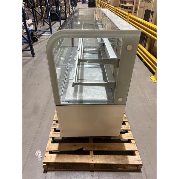 Scratch and Dent Avantco BC-72-HC 72" Curved Glass White Refrigerated Bakery Display Case