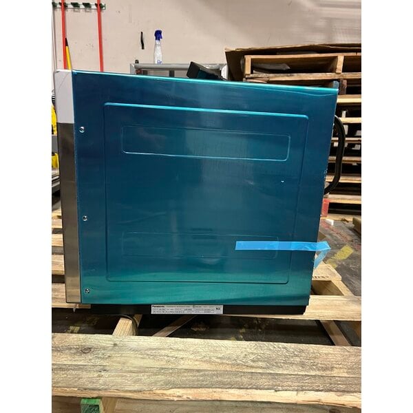 Scratch and Dent Panasonic NE-3280 Sonic Steamer Commercial Microwave Oven - 208/240V, 3200W