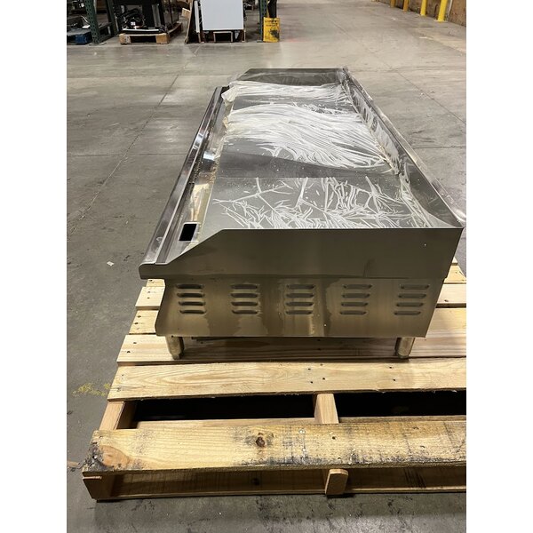 Scratch and Dent Avantco EG60E 60" Electric Countertop Griddle - 240V, 17,500W