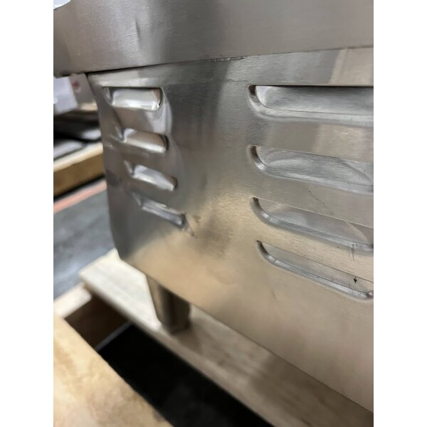 Scratch and Dent Avantco EG60E 60" Electric Countertop Griddle - 240V, 17,500W