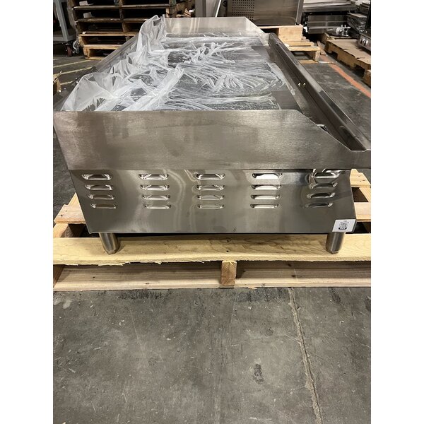 Scratch and Dent Avantco EG60E 60" Electric Countertop Griddle - 240V, 17,500W