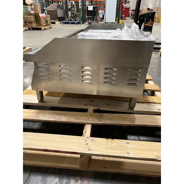 Scratch and Dent Avantco EG60E 60" Electric Countertop Griddle - 240V, 17,500W