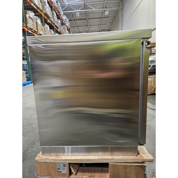 Scratch and Dent Avantco ZUC-48R-HC 48" Front Breathing Undercounter Refrigerator