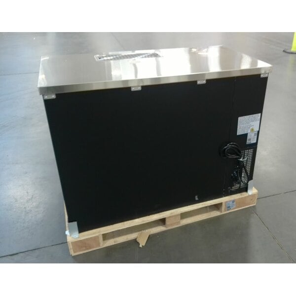 Scratch and Dent Avantco UDD-48-HC Double Tap Kegerator Beer Dispenser - Black, (2) 1/2 Keg Capacity